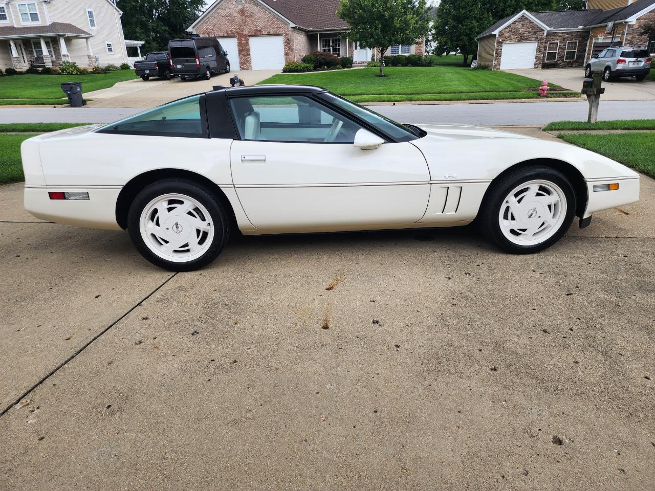 Chevrolet Corvette 2dr Hatchback Coupe 1988