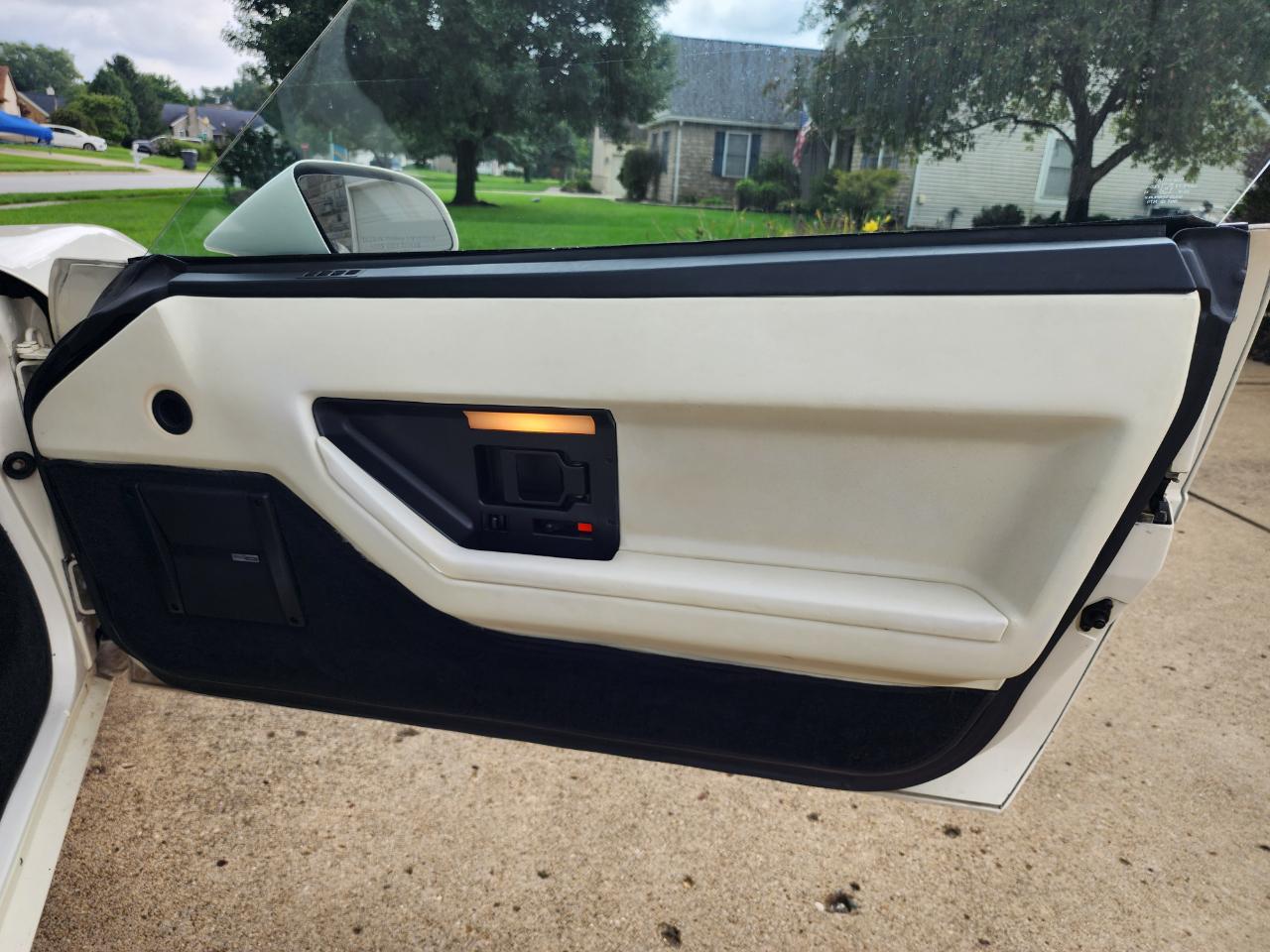 Chevrolet Corvette 2dr Hatchback Coupe 1988