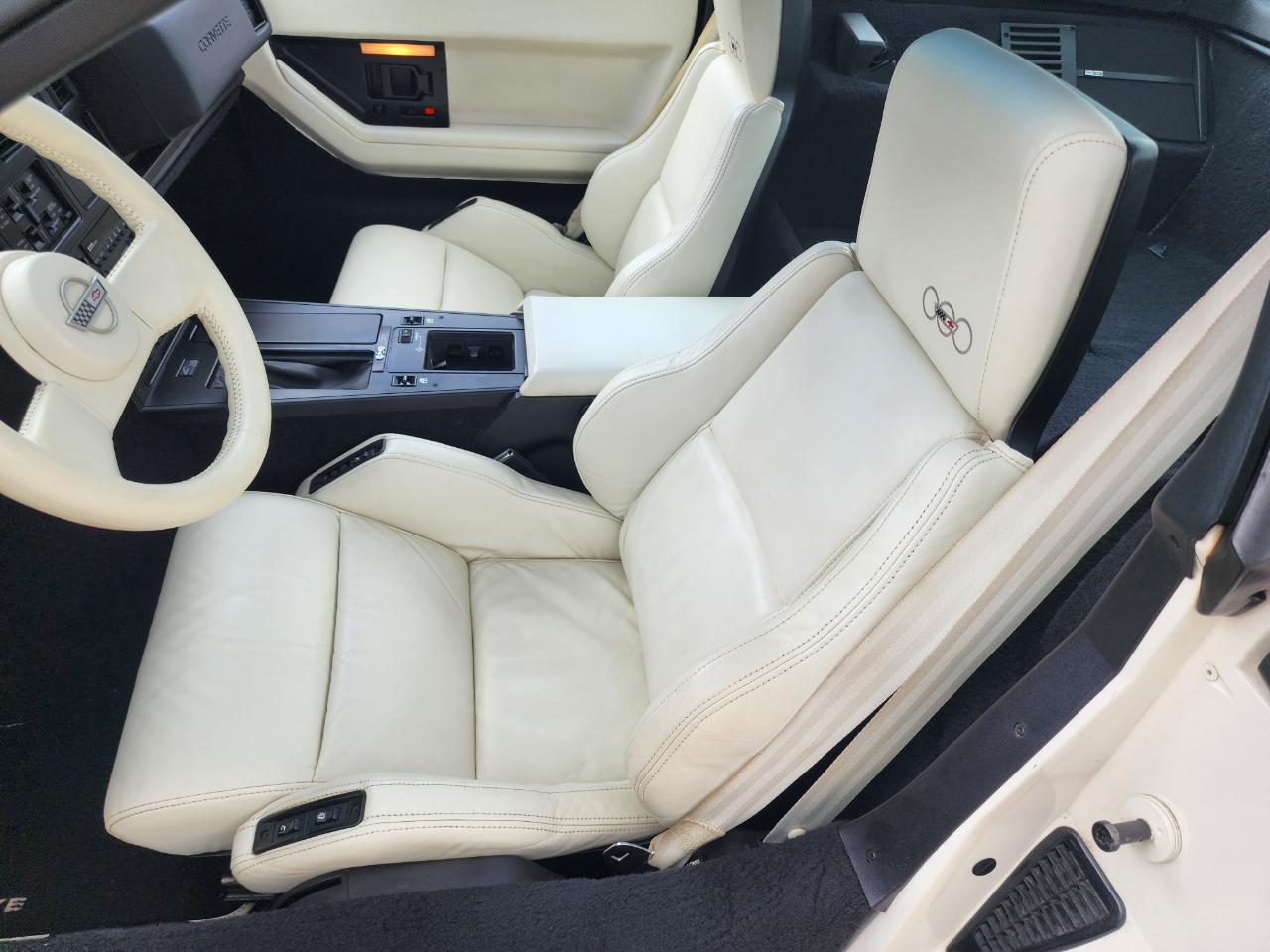Chevrolet Corvette 2dr Hatchback Coupe 1988