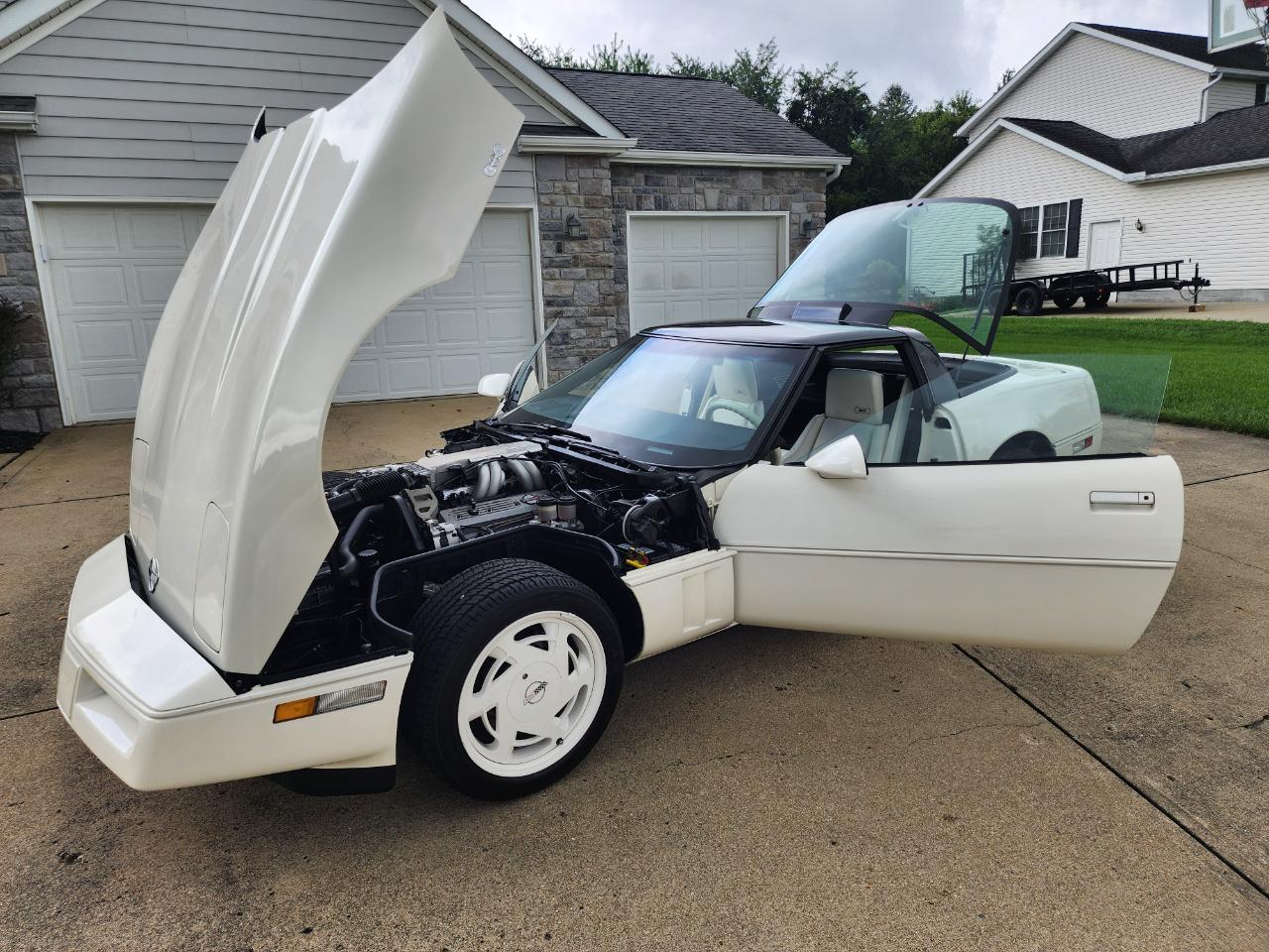 Chevrolet Corvette 2dr Hatchback Coupe 1988