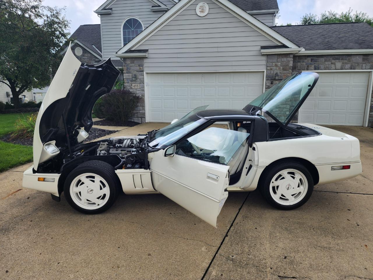 Chevrolet Corvette 2dr Hatchback Coupe 1988