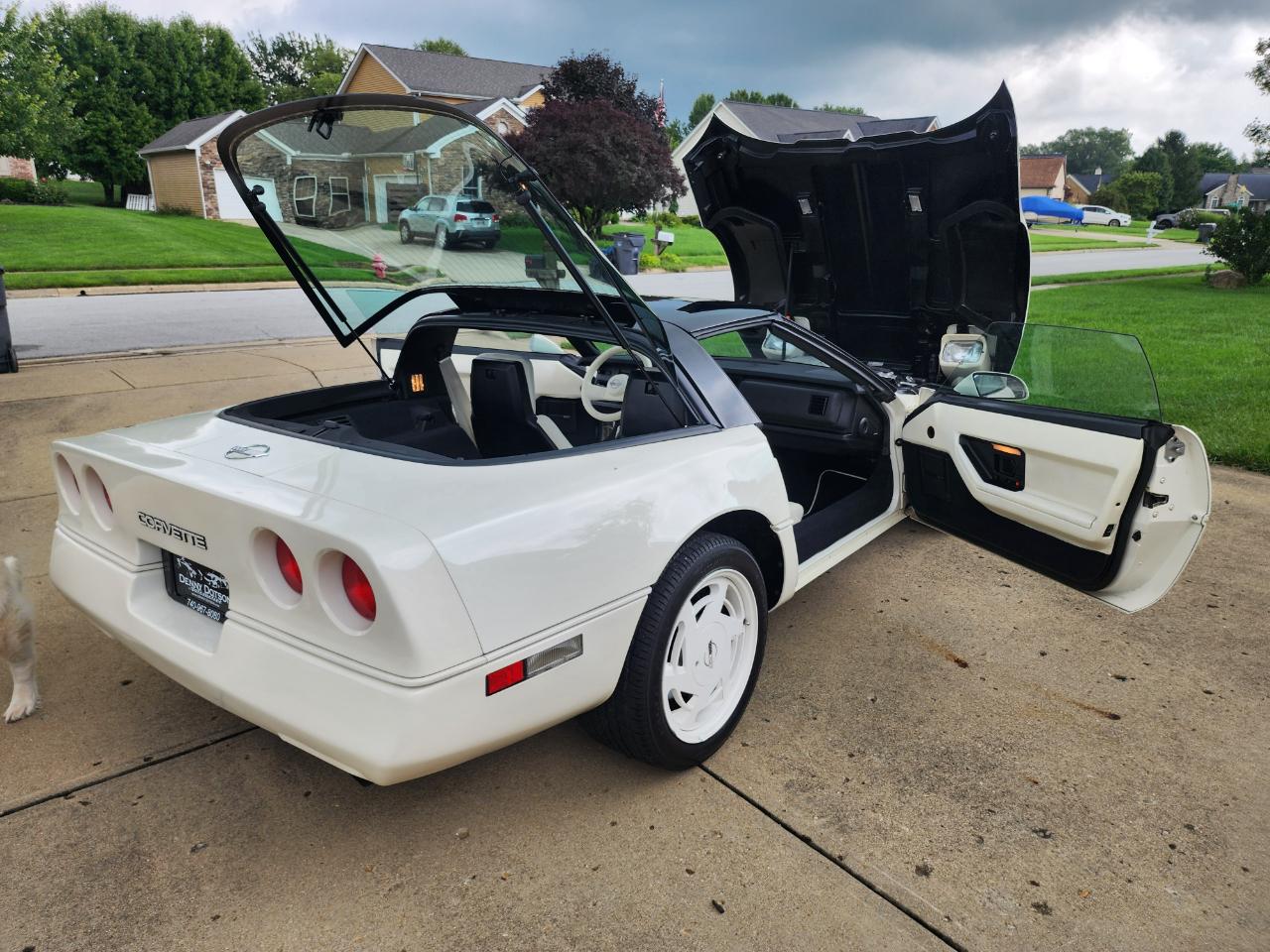 Chevrolet Corvette 2dr Hatchback Coupe 1988