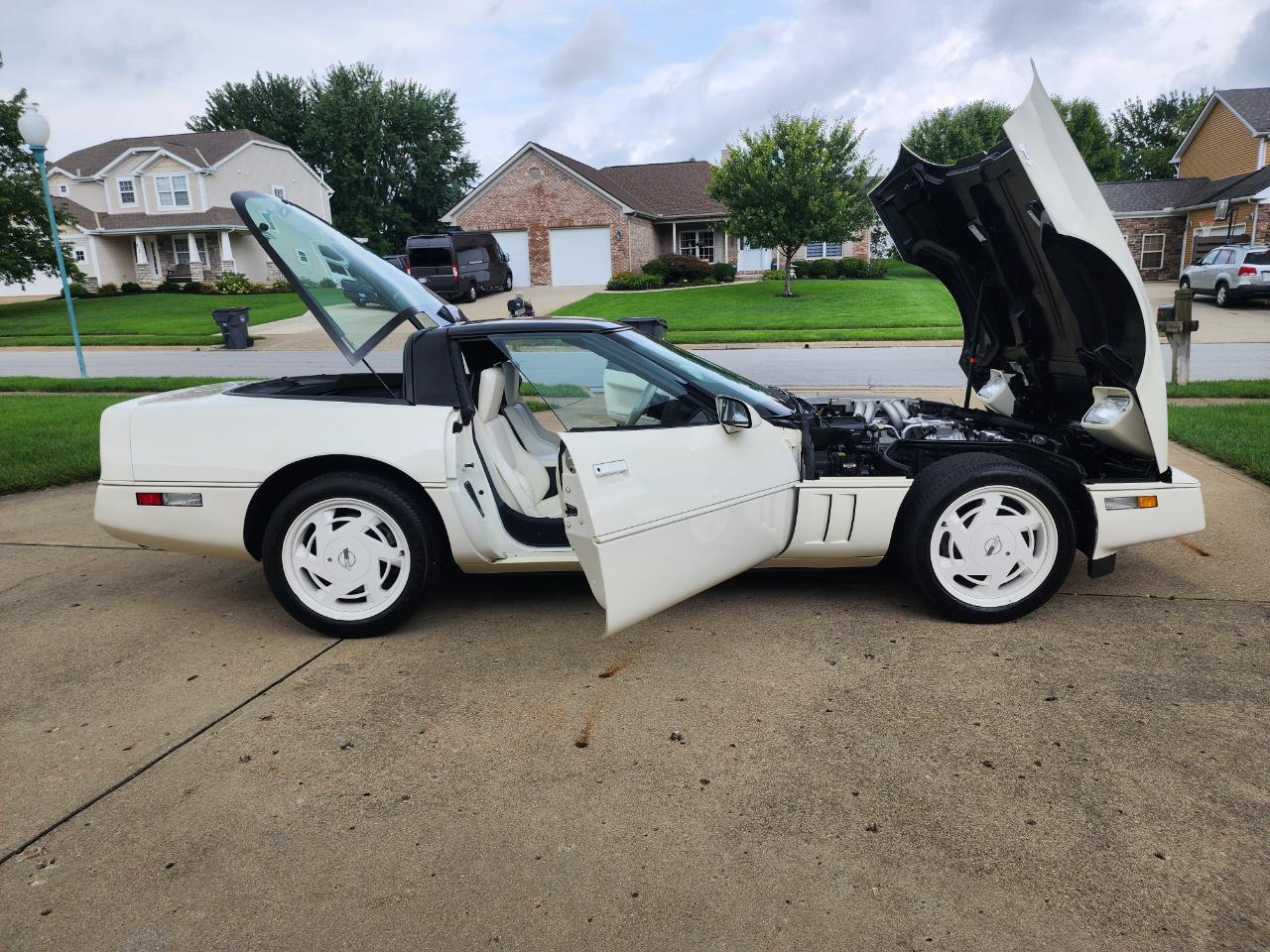 Chevrolet Corvette 2dr Hatchback Coupe 1988