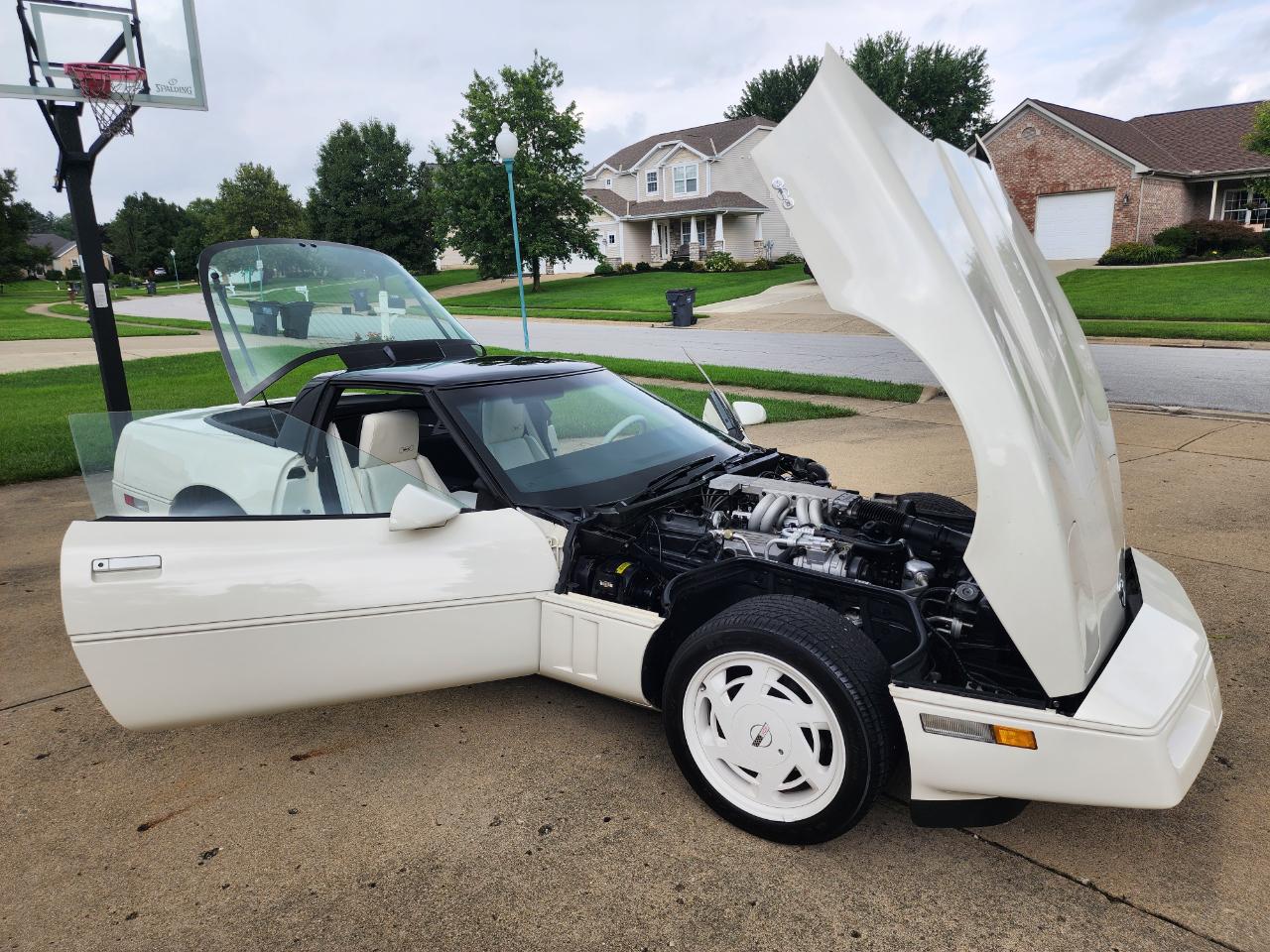Chevrolet Corvette 2dr Hatchback Coupe 1988