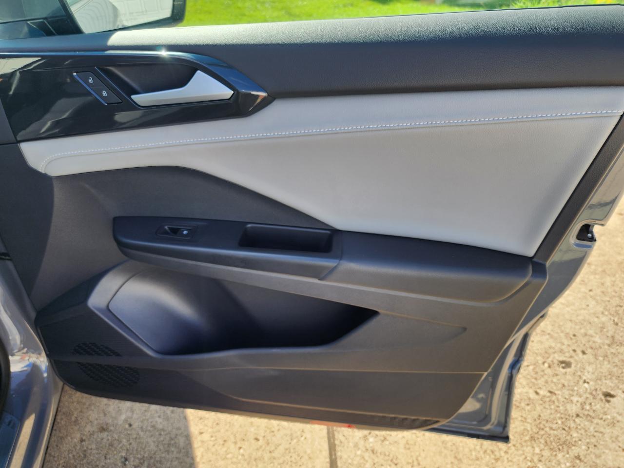 Volkswagen Taos SEL FWD 2022