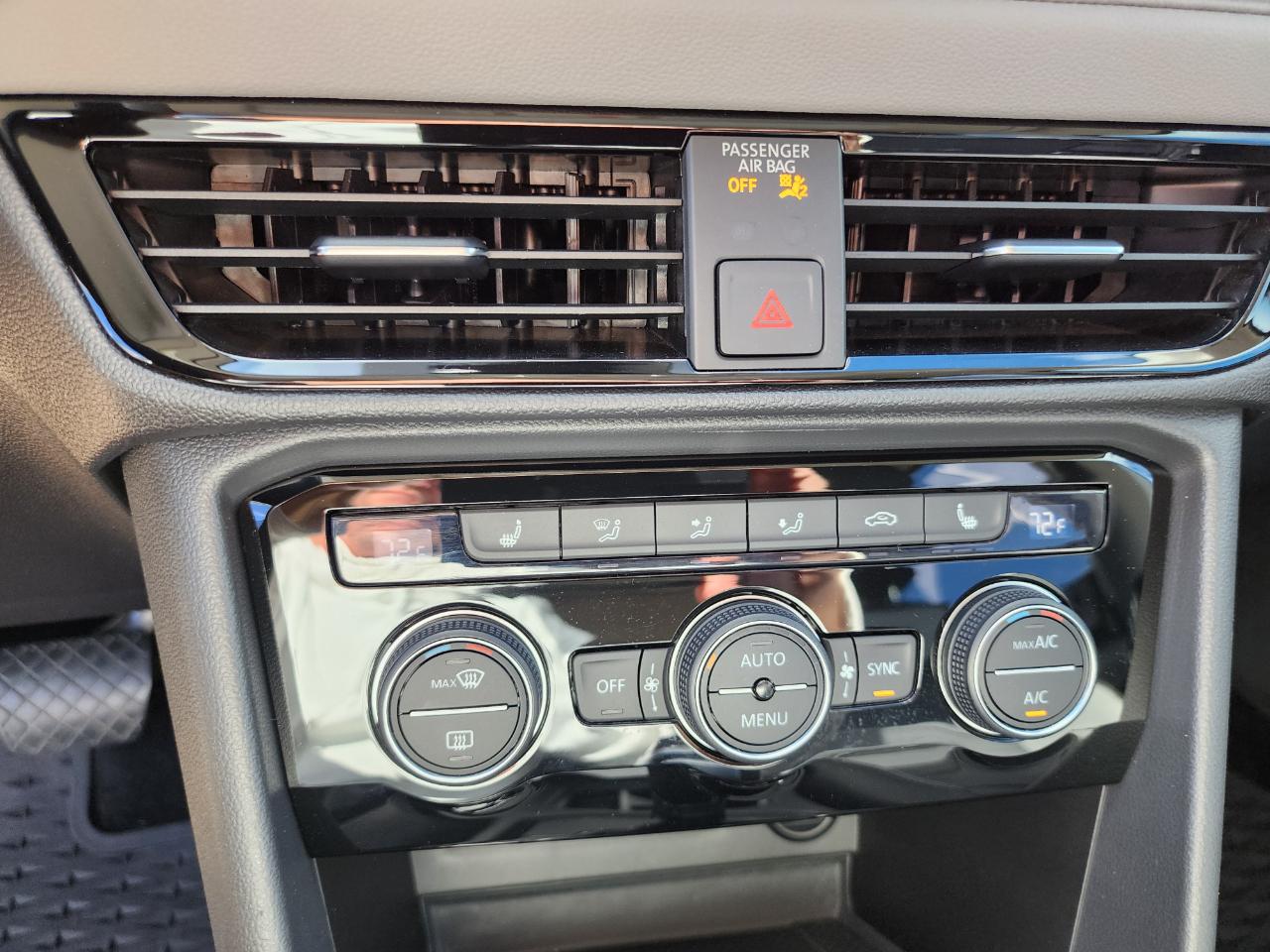 Volkswagen Taos SEL FWD 2022