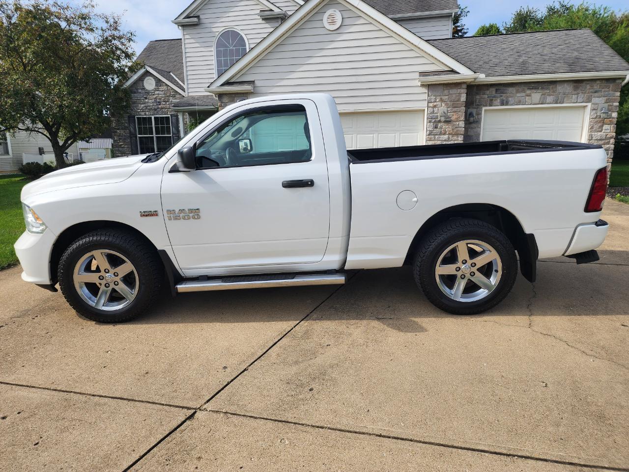 RAM 1500 4WD Reg Cab 120.5" Express 2015