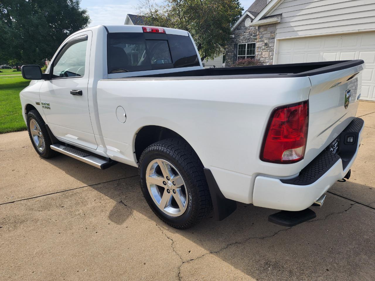 RAM 1500 4WD Reg Cab 120.5" Express 2015