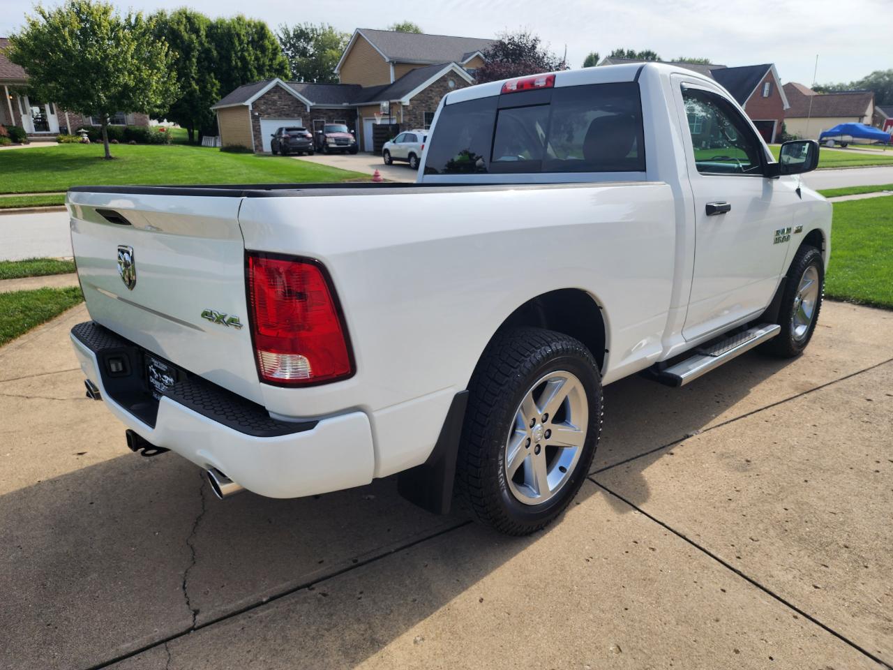 RAM 1500 4WD Reg Cab 120.5" Express 2015