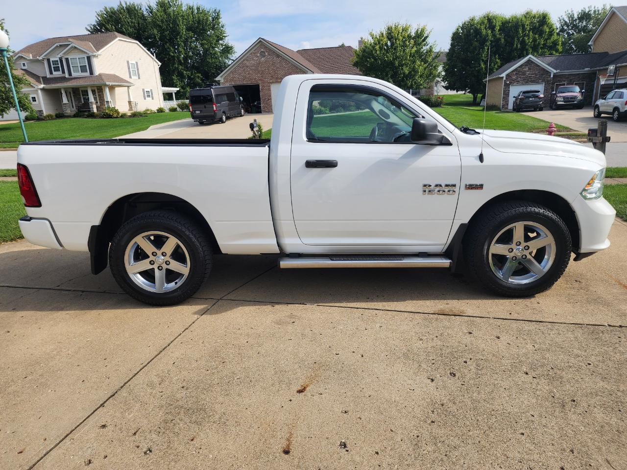 RAM 1500 4WD Reg Cab 120.5" Express 2015