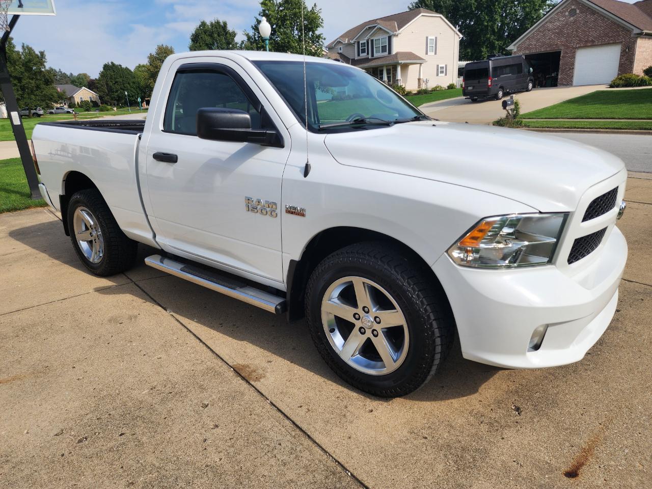 RAM 1500 4WD Reg Cab 120.5" Express 2015