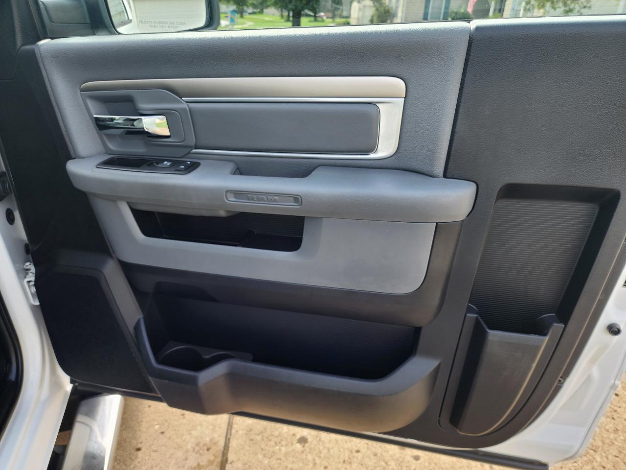 RAM 1500 4WD Reg Cab 120.5" Express 2015