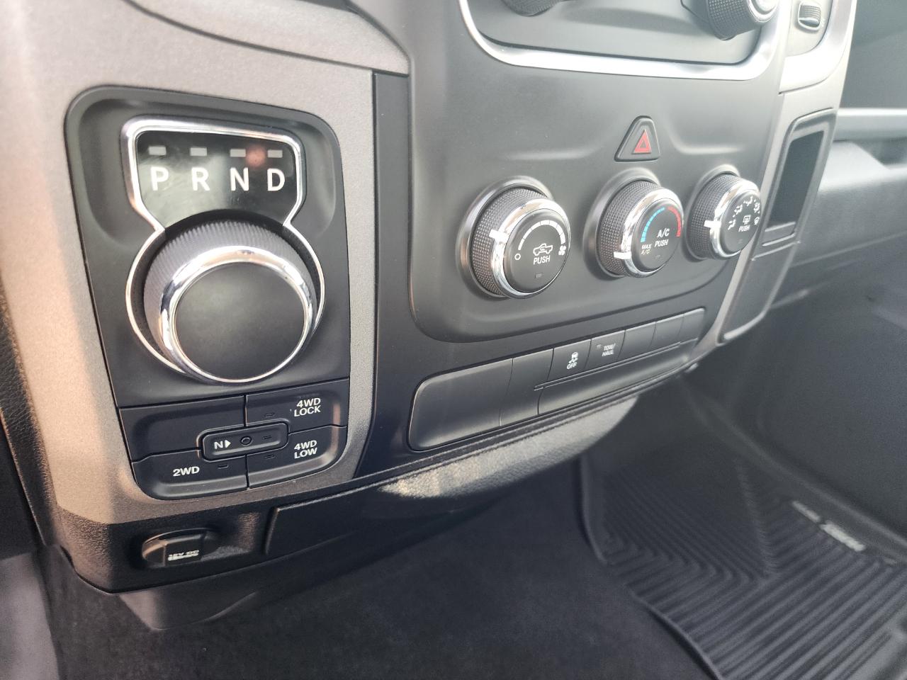 RAM 1500 4WD Reg Cab 120.5" Express 2015