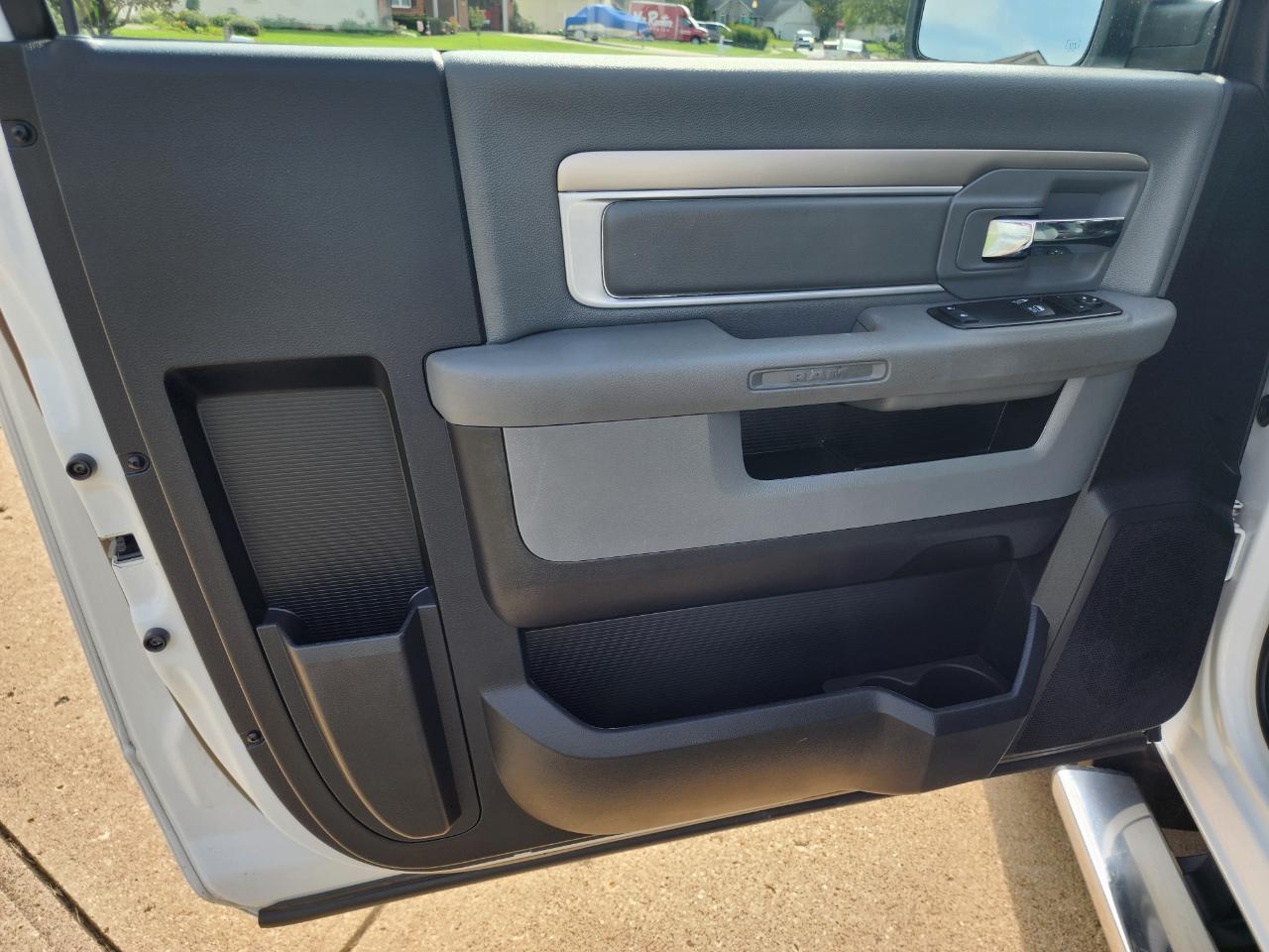 RAM 1500 4WD Reg Cab 120.5" Express 2015