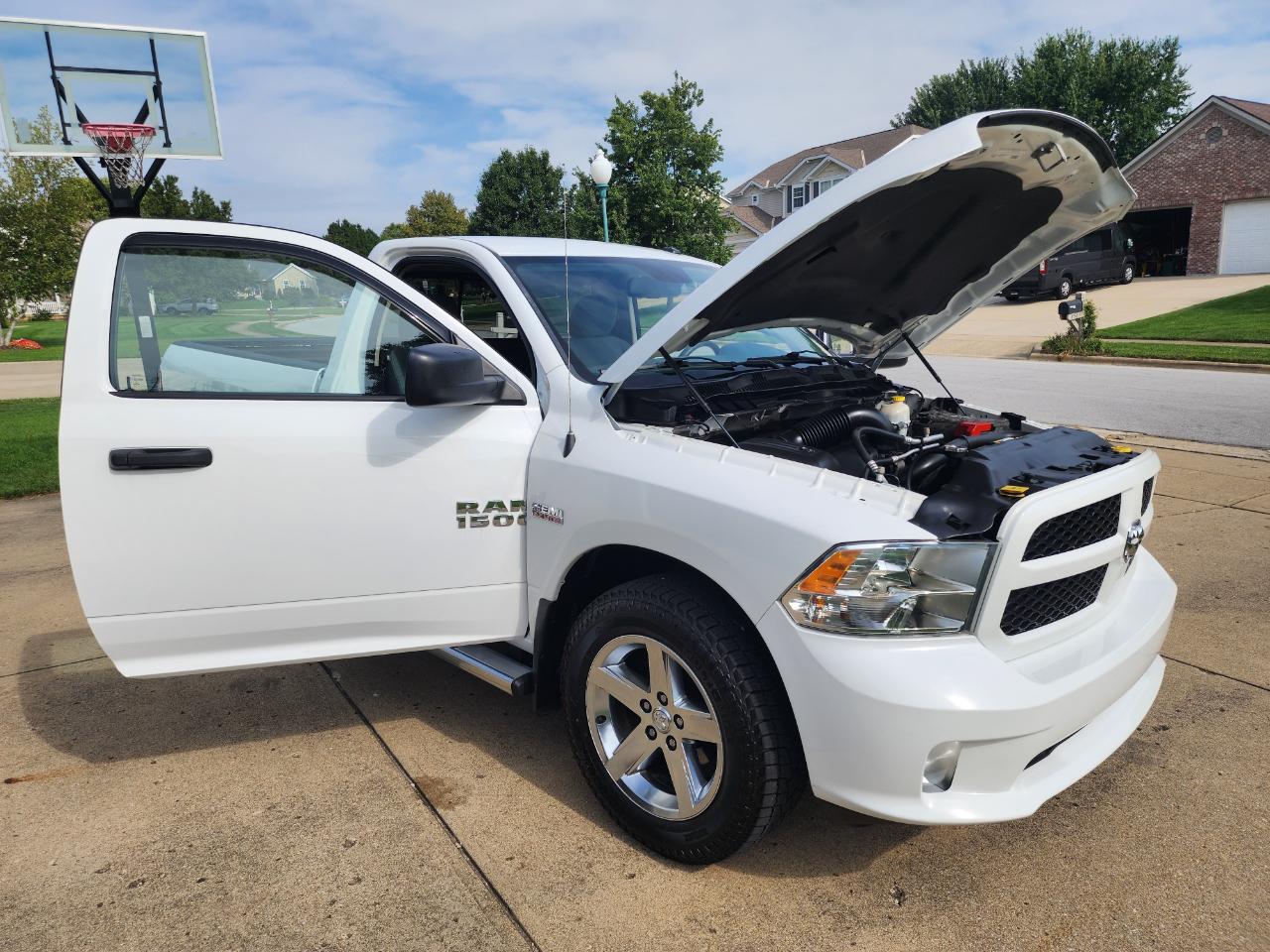RAM 1500 4WD Reg Cab 120.5" Express 2015