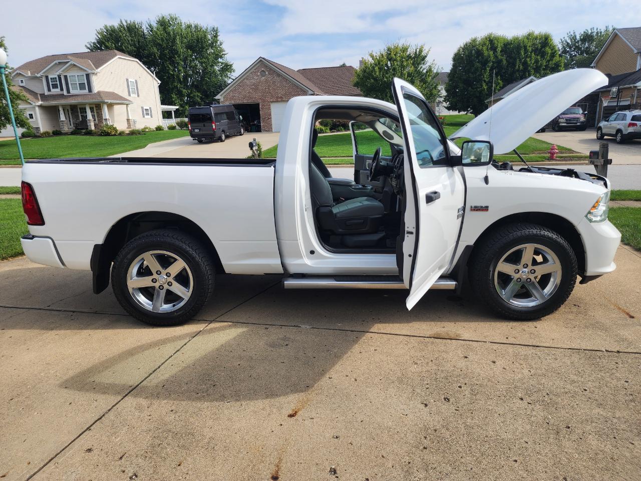 RAM 1500 4WD Reg Cab 120.5" Express 2015