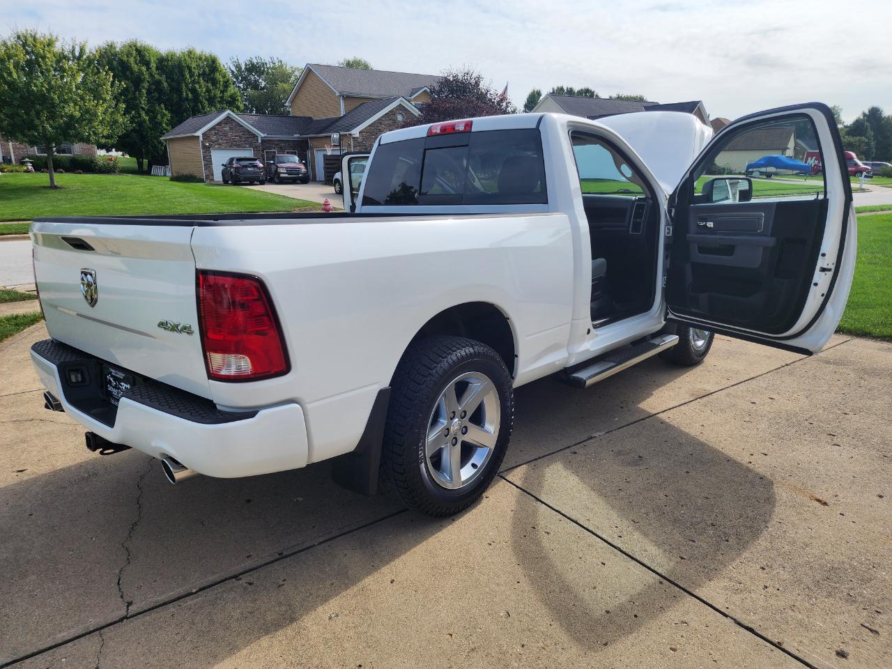 RAM 1500 4WD Reg Cab 120.5" Express 2015