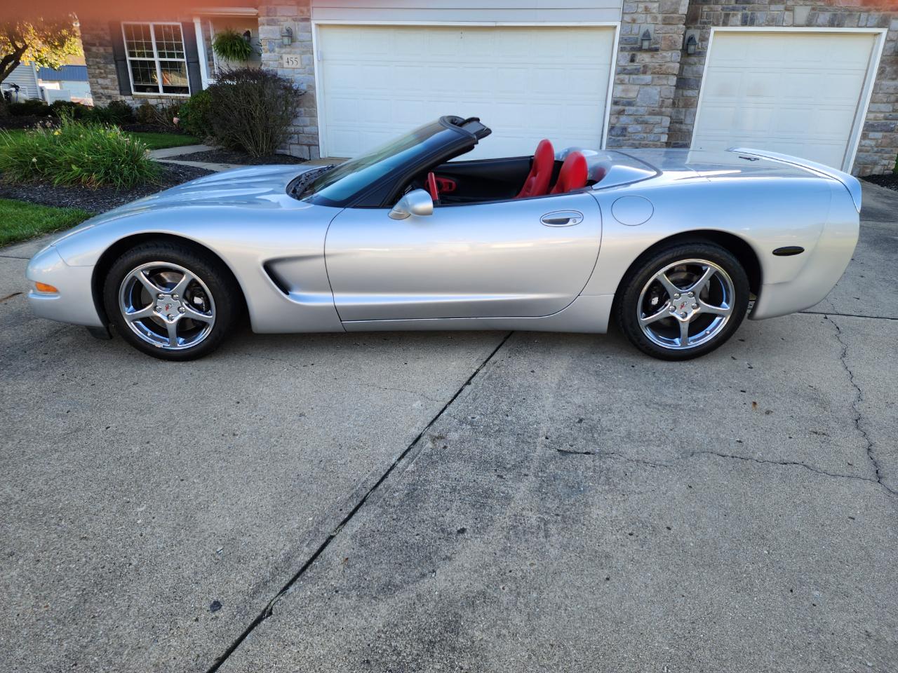 Chevrolet Corvette 2dr Convertible 2001