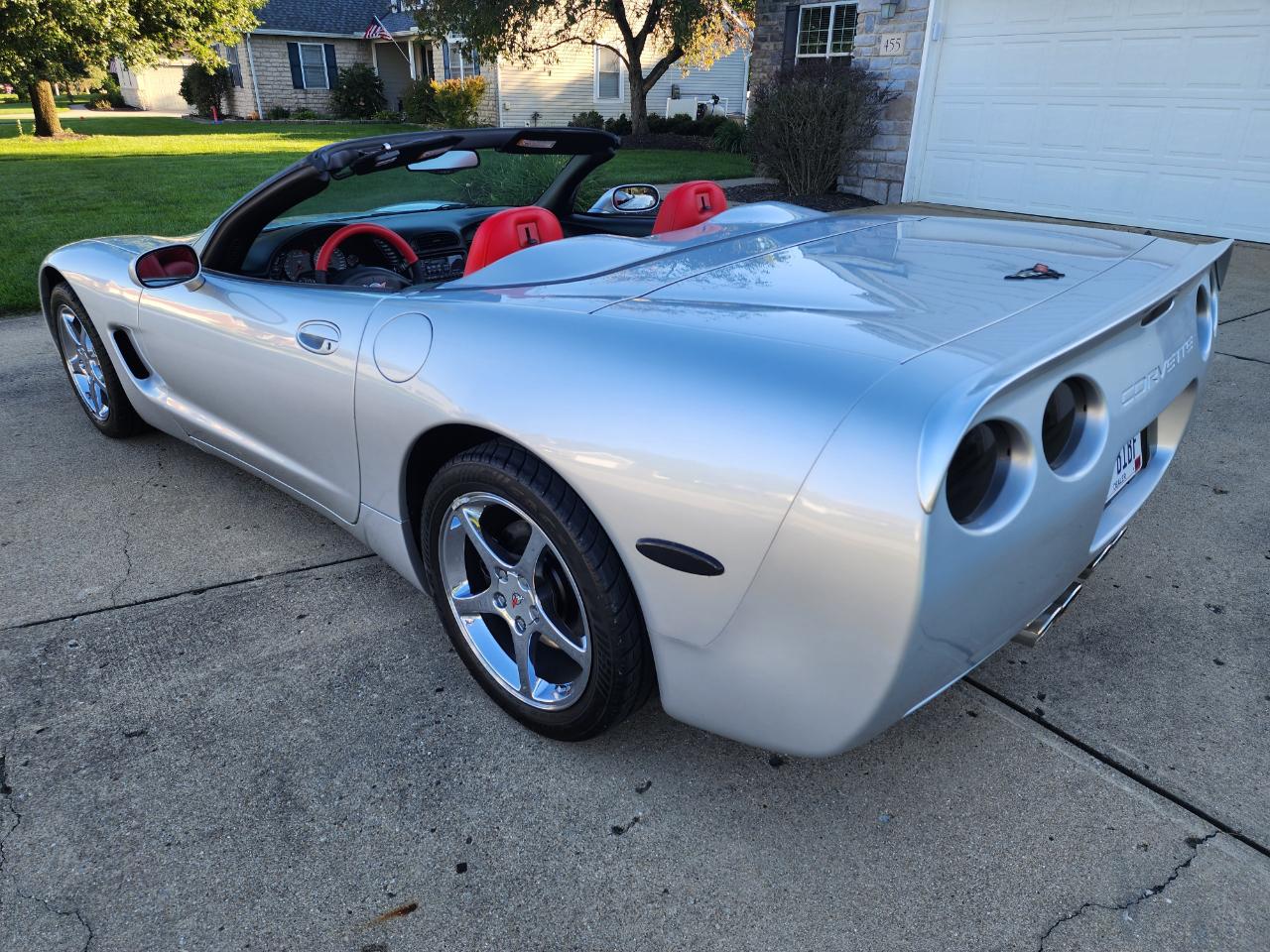 Chevrolet Corvette 2dr Convertible 2001