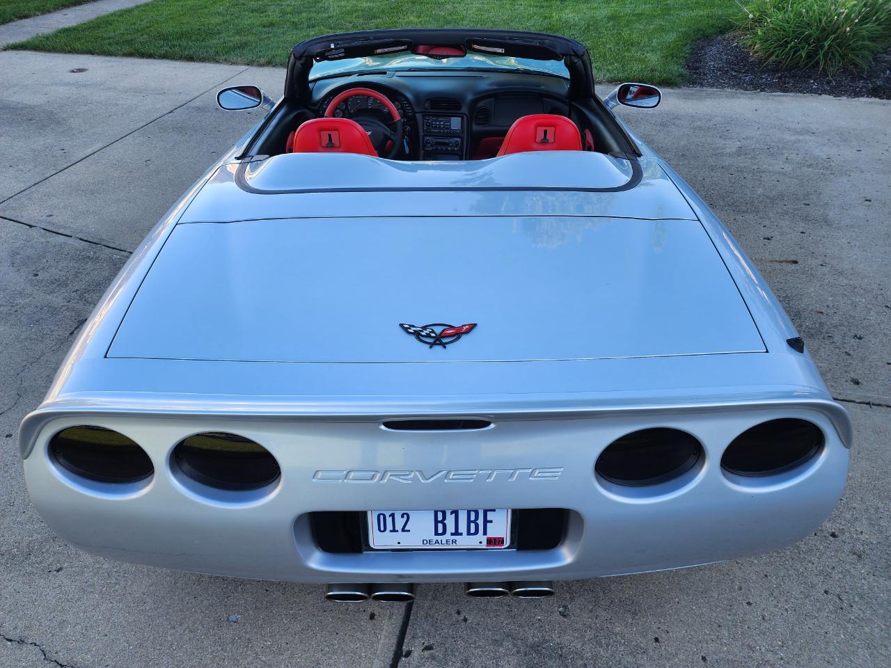 Chevrolet Corvette 2dr Convertible 2001
