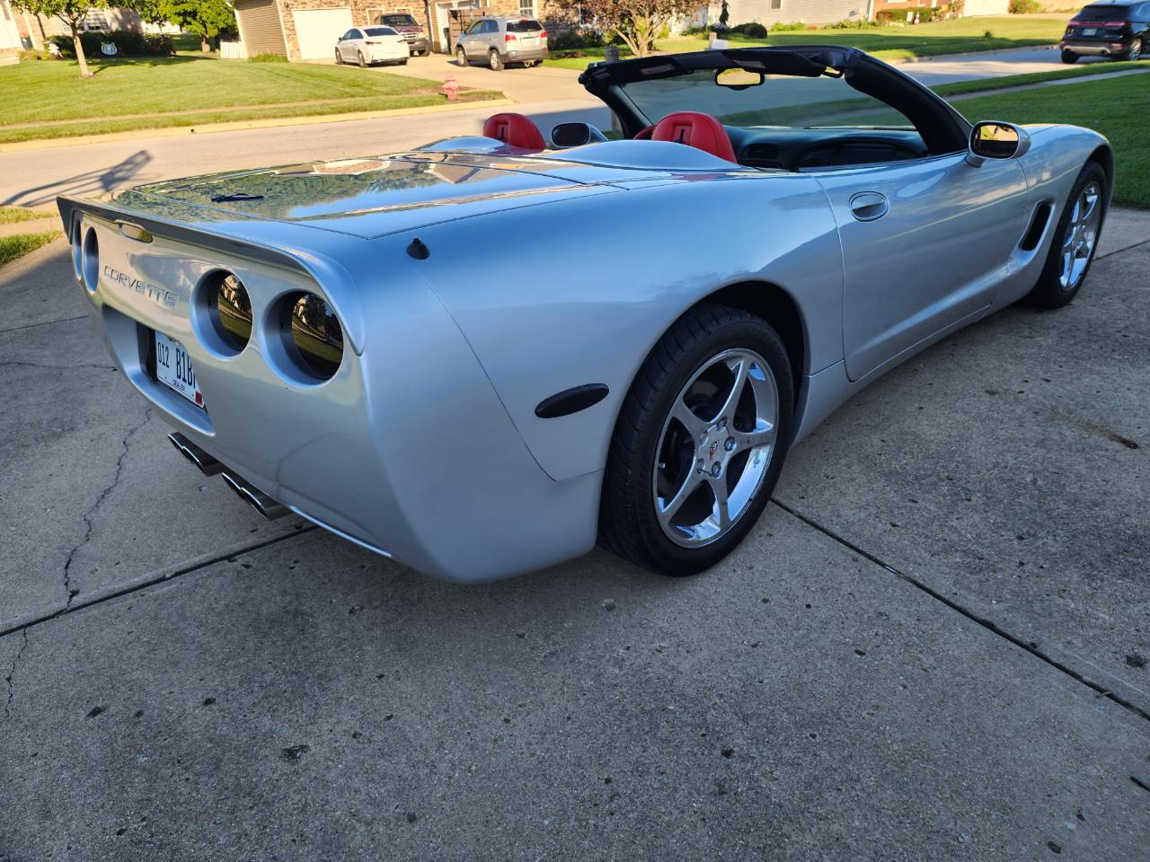 Chevrolet Corvette 2dr Convertible 2001
