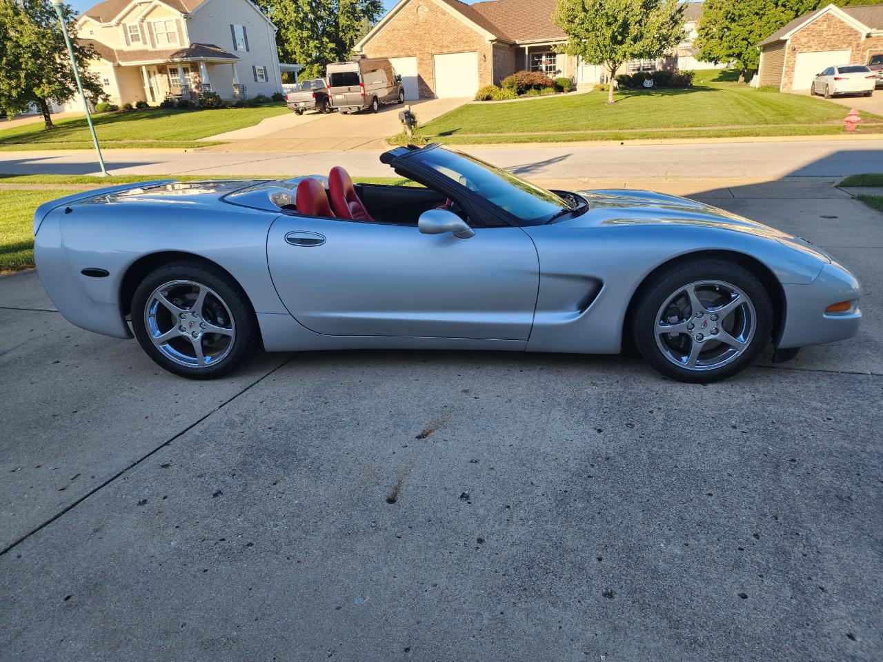 Chevrolet Corvette 2dr Convertible 2001