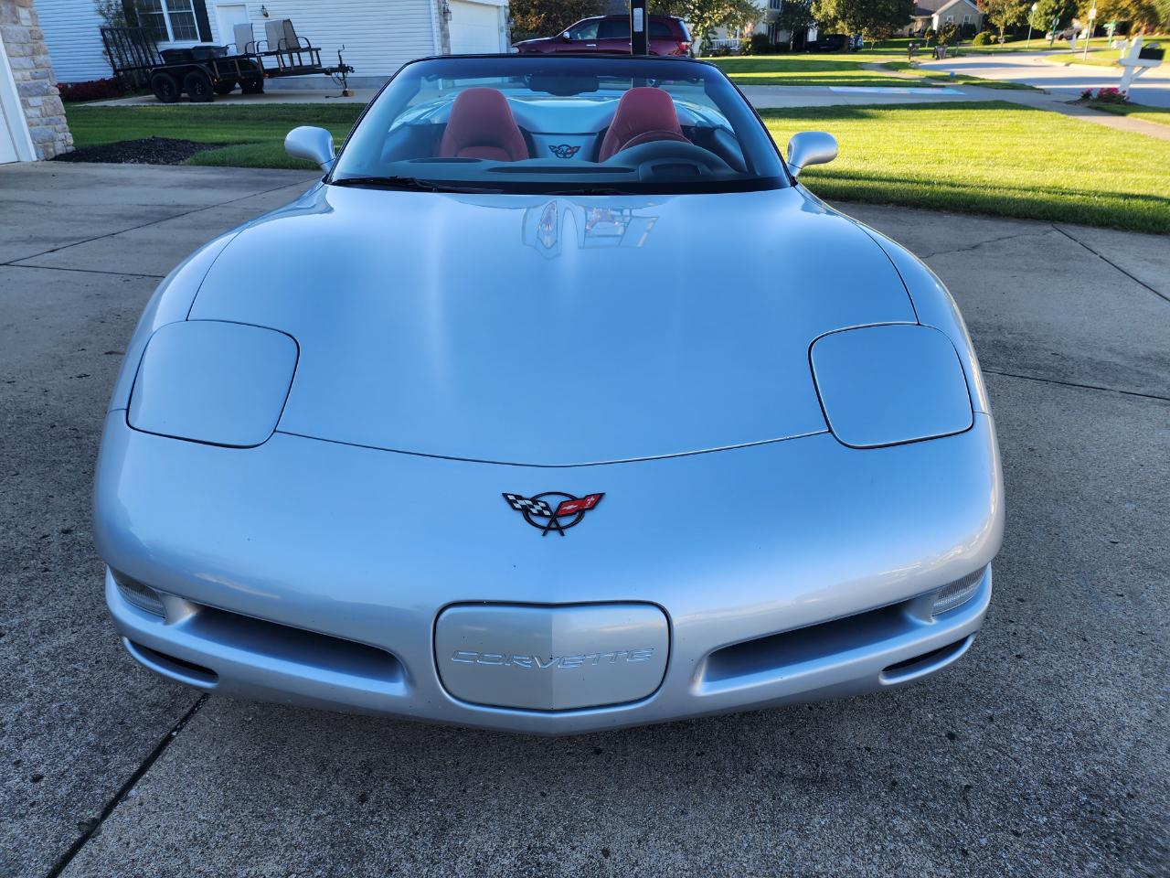 Chevrolet Corvette 2dr Convertible 2001