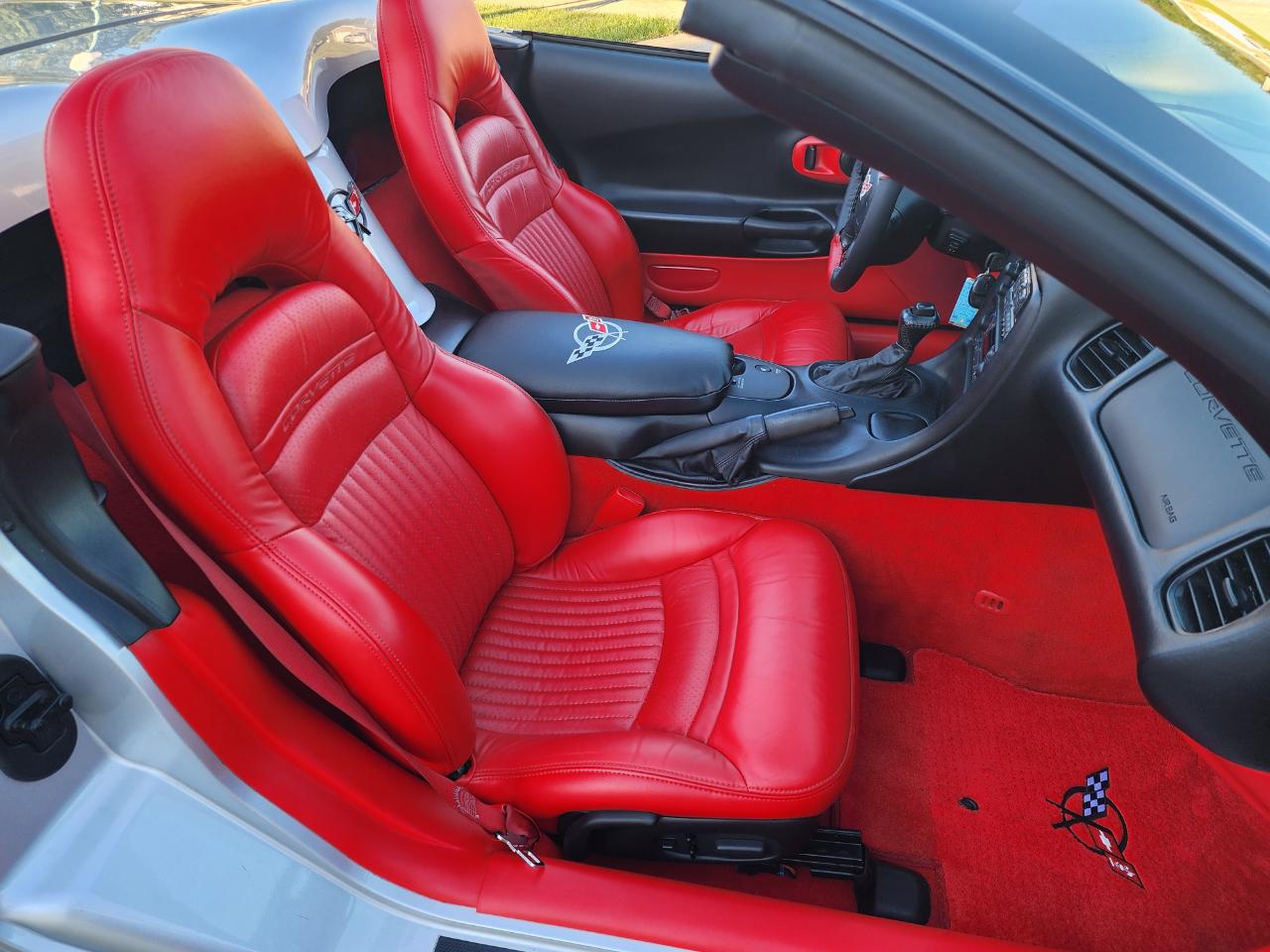Chevrolet Corvette 2dr Convertible 2001