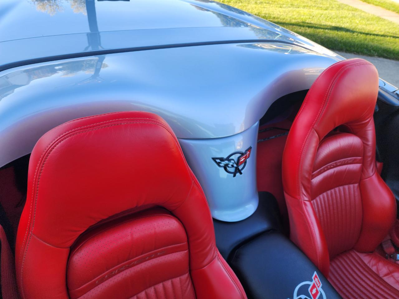Chevrolet Corvette 2dr Convertible 2001