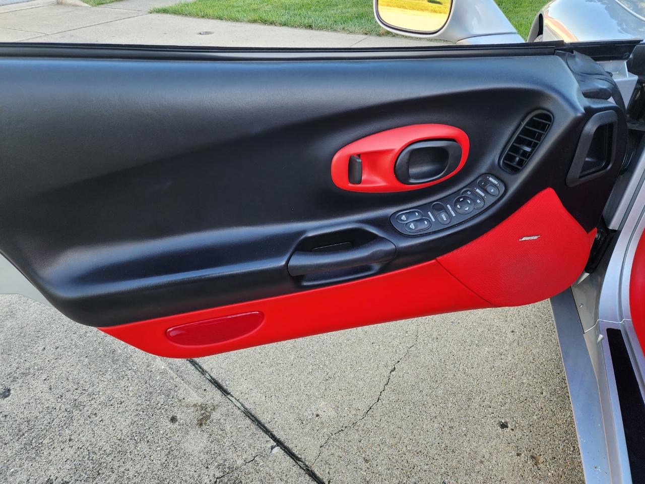 Chevrolet Corvette 2dr Convertible 2001