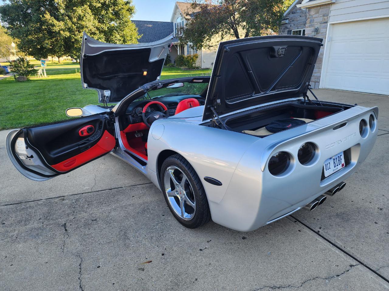 Chevrolet Corvette 2dr Convertible 2001
