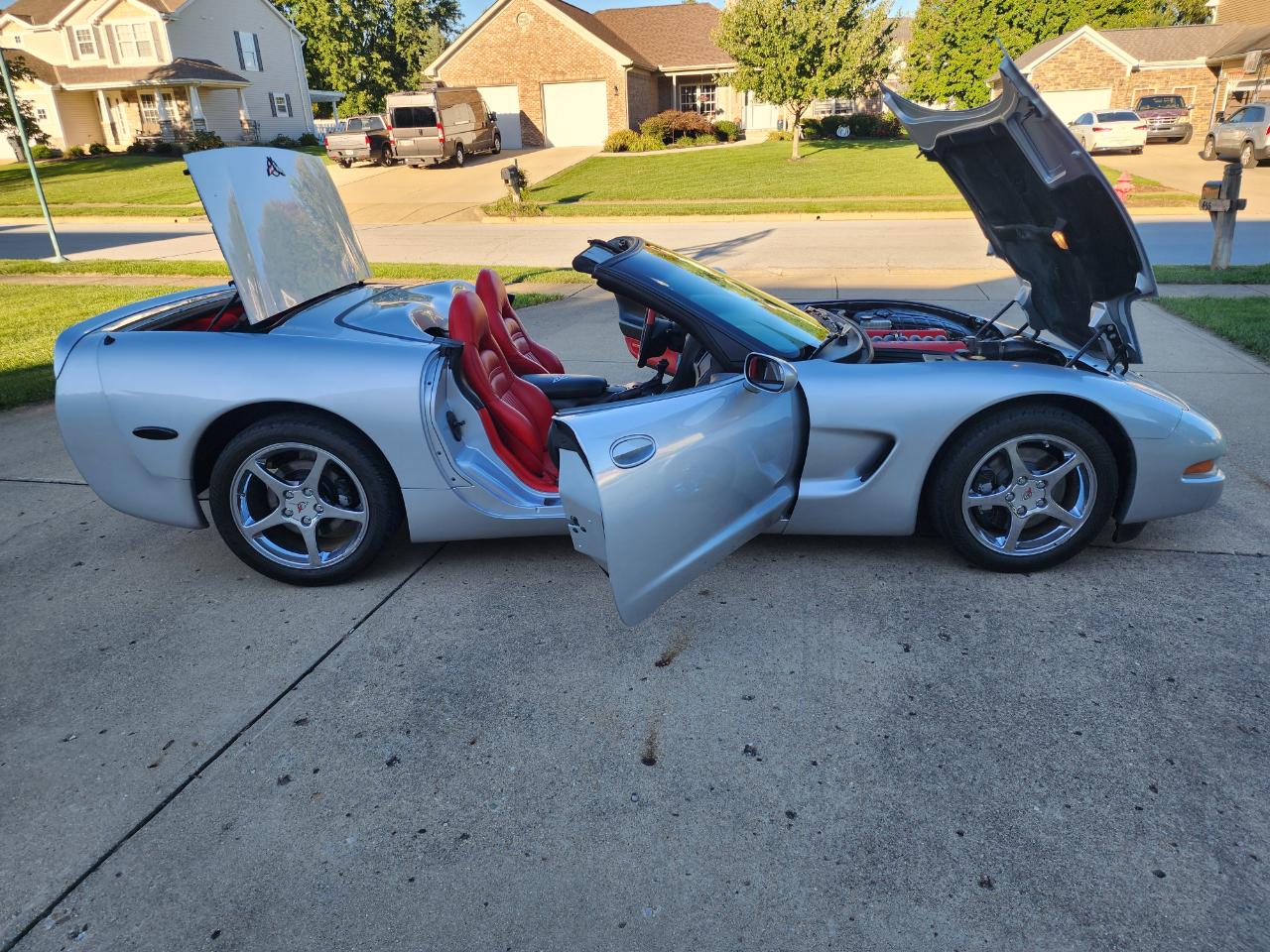 Chevrolet Corvette 2dr Convertible 2001