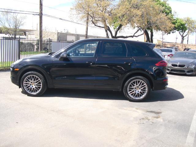 Porsche Cayenne Base 2016