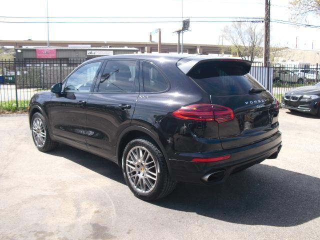 Porsche Cayenne Base 2016