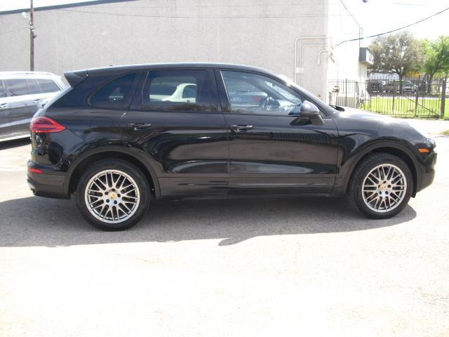 Porsche Cayenne Base 2016