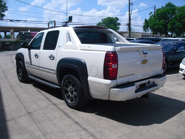 Chevrolet Avalanche LTZ 4WD 2012