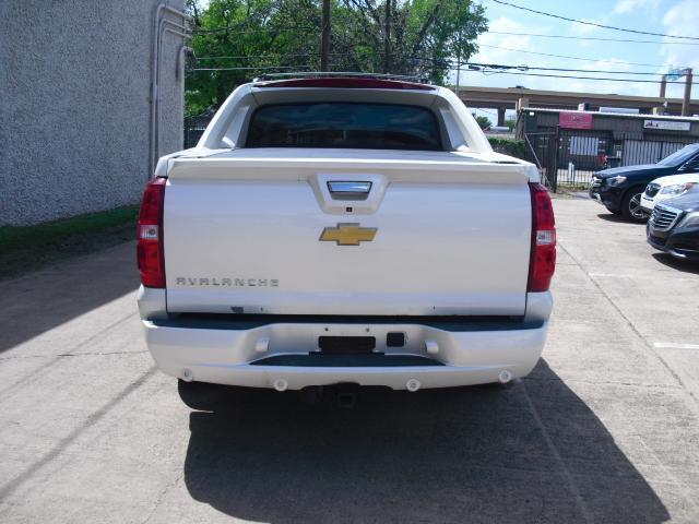 Chevrolet Avalanche LTZ 4WD 2012