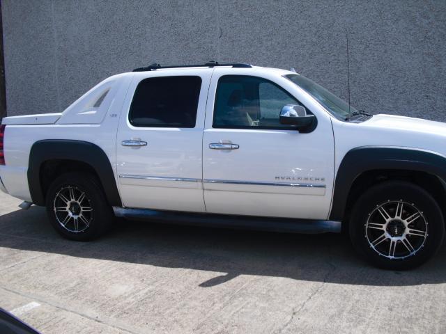 Chevrolet Avalanche LTZ 4WD 2012