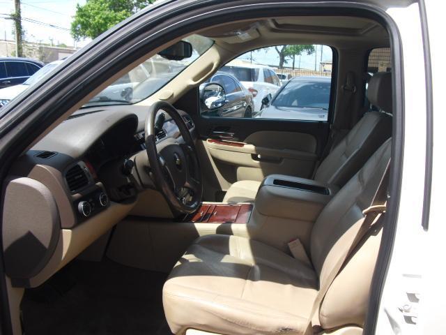 Chevrolet Avalanche LTZ 4WD 2012