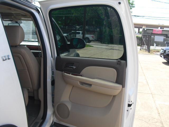 Chevrolet Avalanche LTZ 4WD 2012