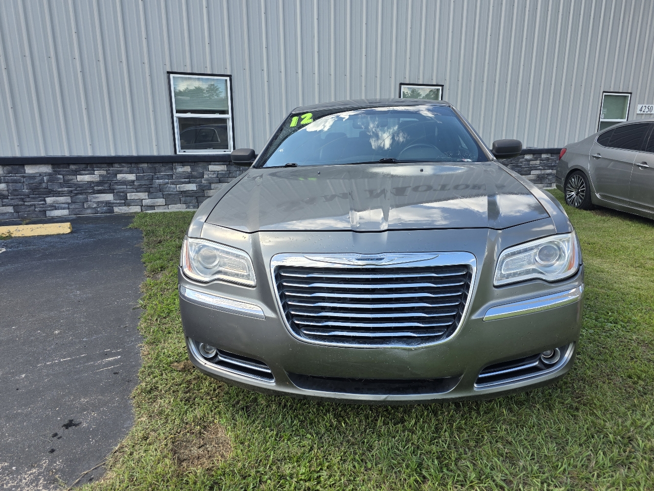 Chrysler 300 4dr Sdn V6 Limited RWD 2012
