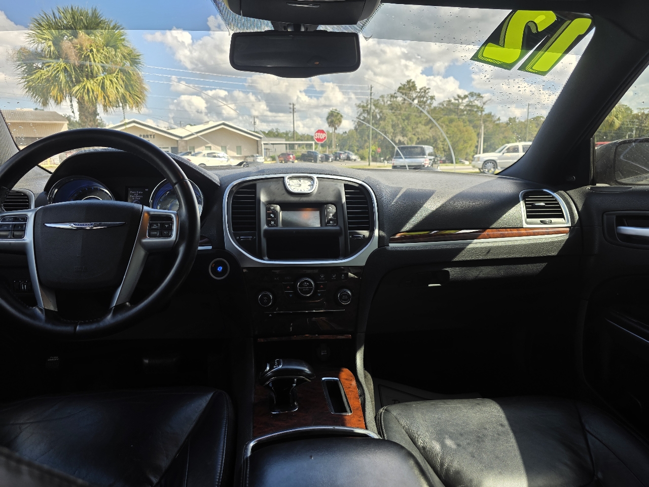 Chrysler 300 4dr Sdn V6 Limited RWD 2012