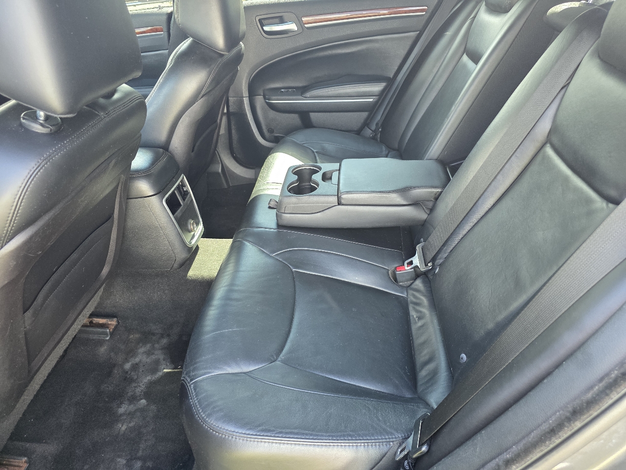 Chrysler 300 4dr Sdn V6 Limited RWD 2012