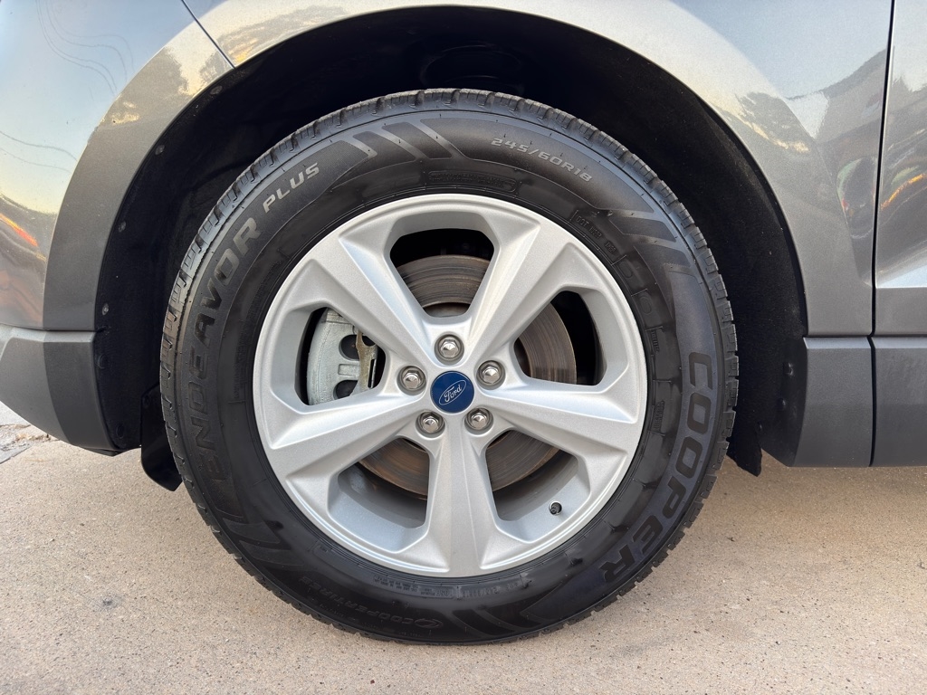 2020 Ford Edge SE photo 13