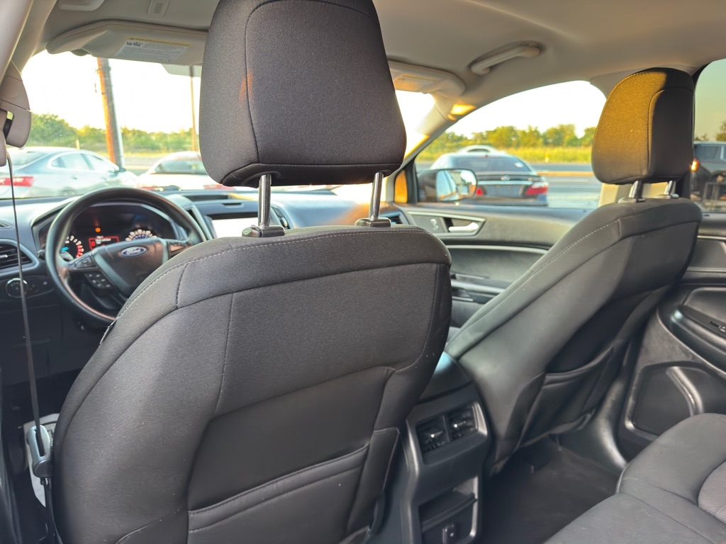 2020 Ford Edge SE photo 16