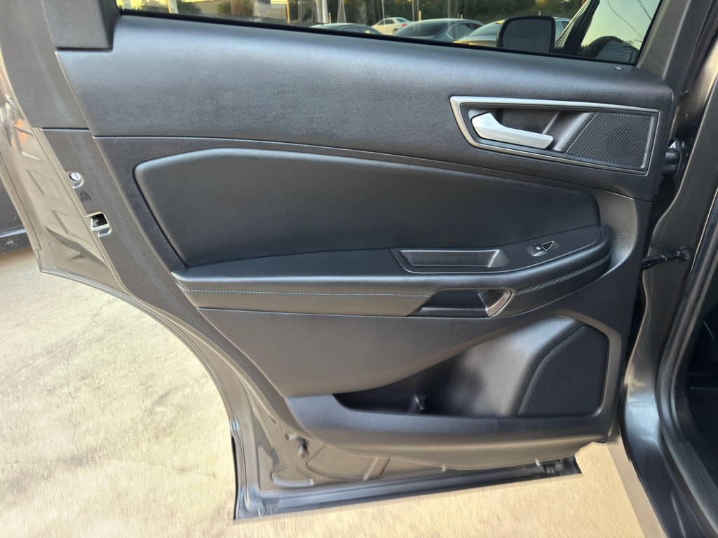 2020 Ford Edge SE photo 17