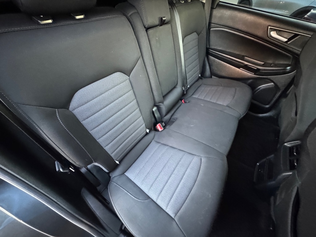 2020 Ford Edge SE photo 18