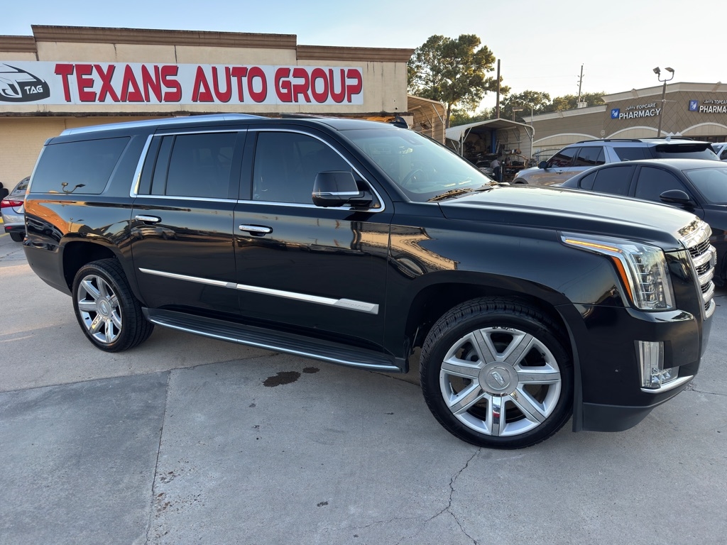 2019 Cadillac Escalade ESV Luxury photo 2
