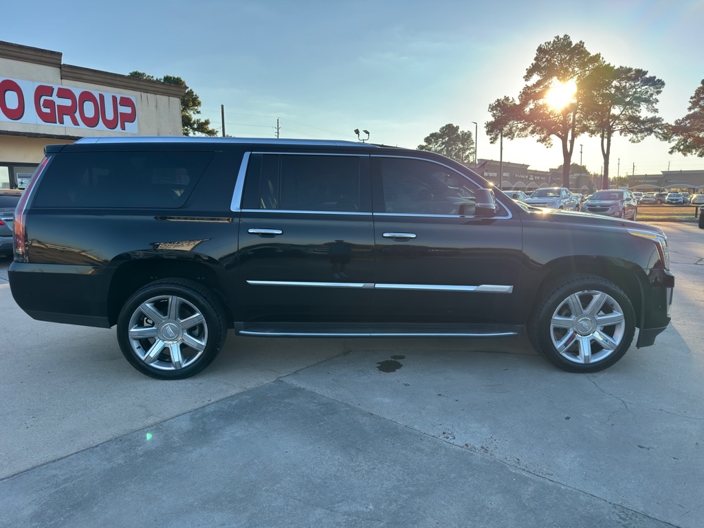 2019 Cadillac Escalade ESV Luxury photo 12