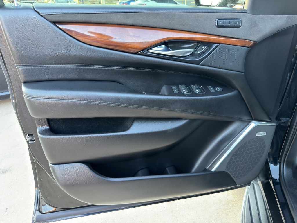 2019 Cadillac Escalade ESV Luxury photo 29